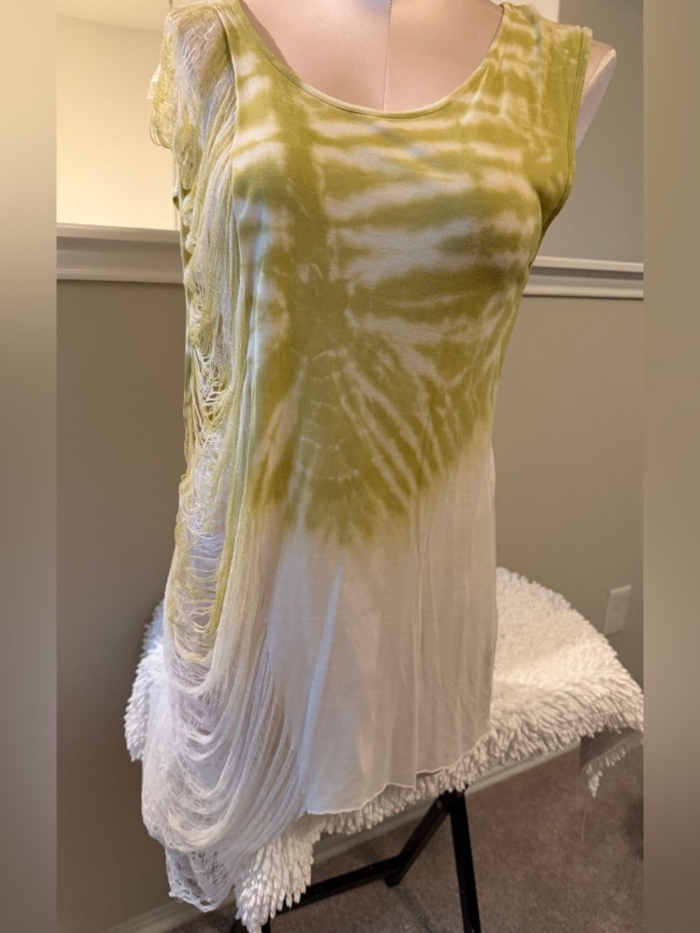 Gianni Bini Green and White Tie-Dye Fringe Sleeveless Top